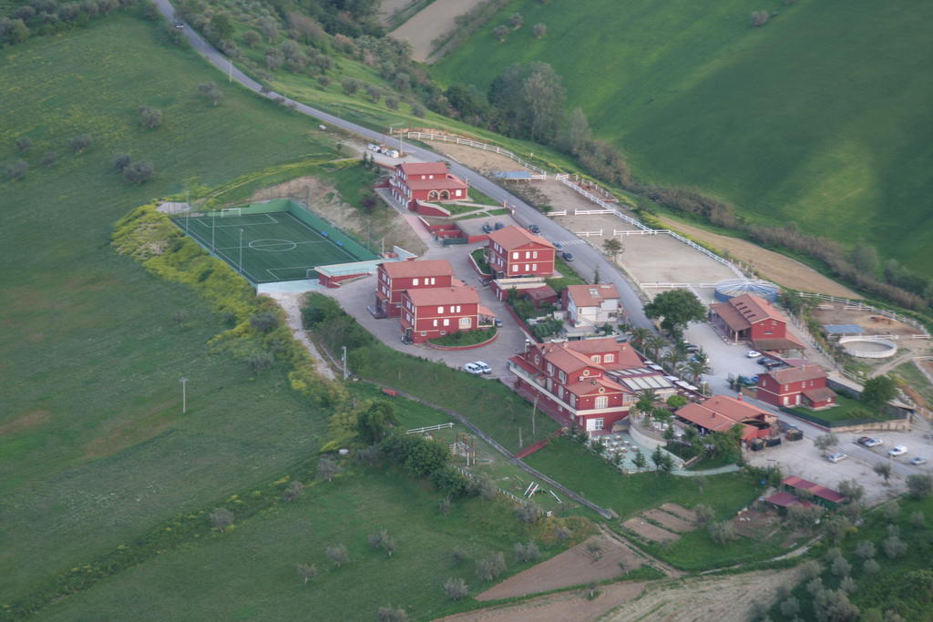 Fattoria Cerreto Hotell Mosciano SantʼAngelo Exteriör bild