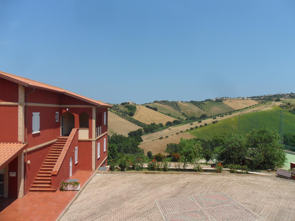 Fattoria Cerreto Hotell Mosciano SantʼAngelo Exteriör bild