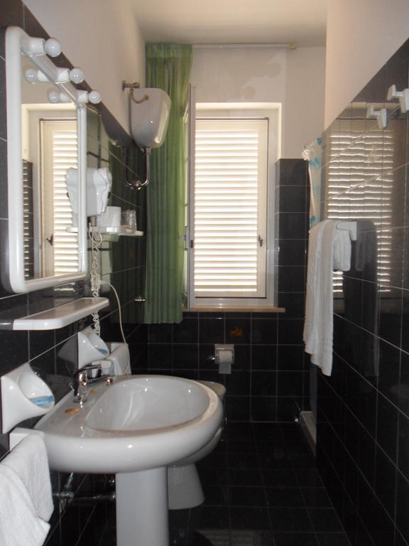Fattoria Cerreto Hotell Mosciano SantʼAngelo Rum bild