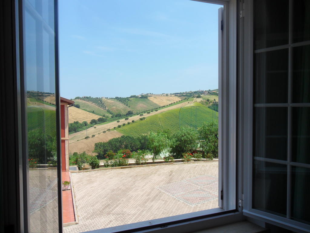 Fattoria Cerreto Hotell Mosciano SantʼAngelo Rum bild