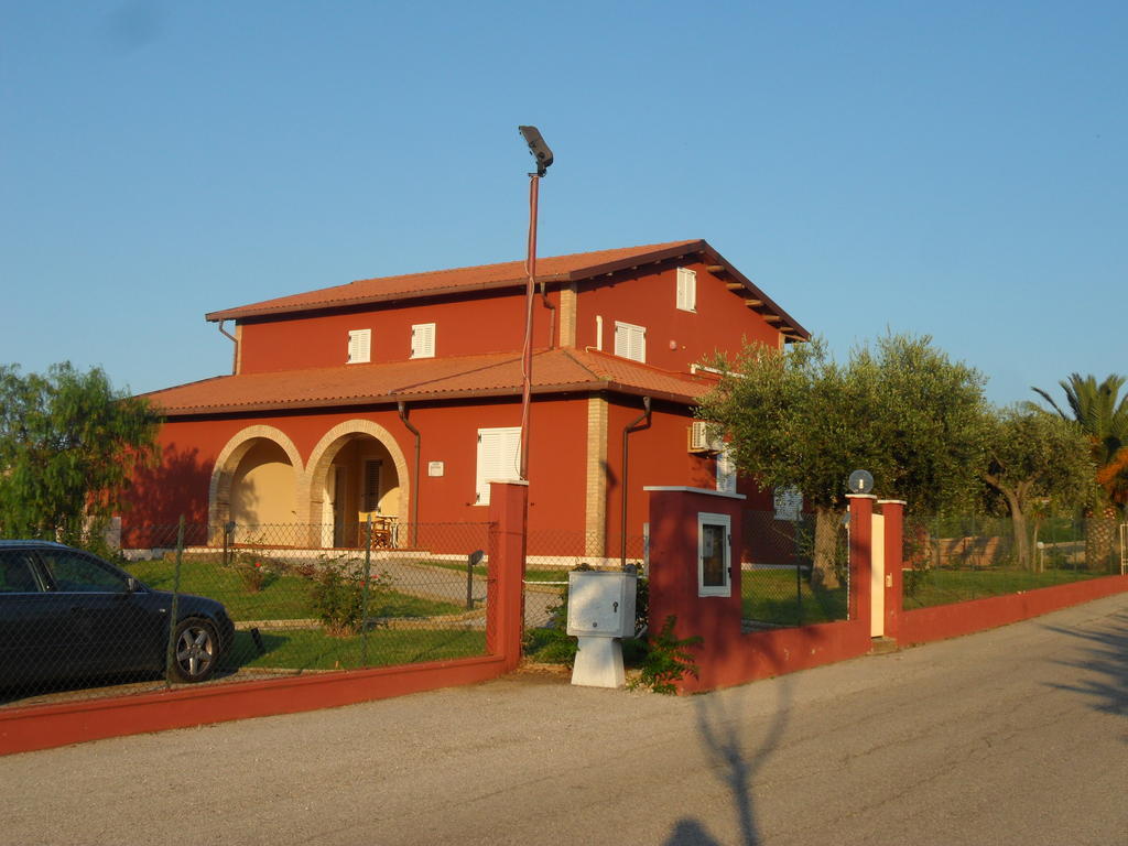 Fattoria Cerreto Hotell Mosciano SantʼAngelo Exteriör bild