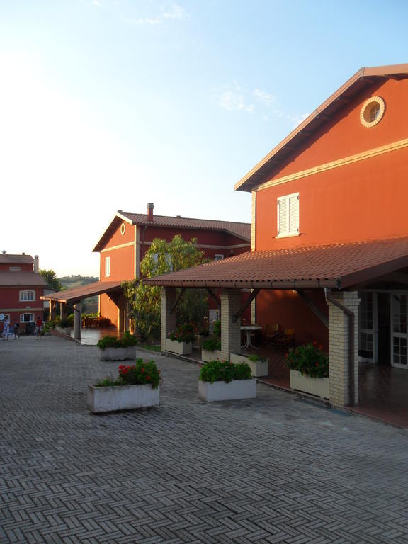 Fattoria Cerreto Hotell Mosciano SantʼAngelo Exteriör bild