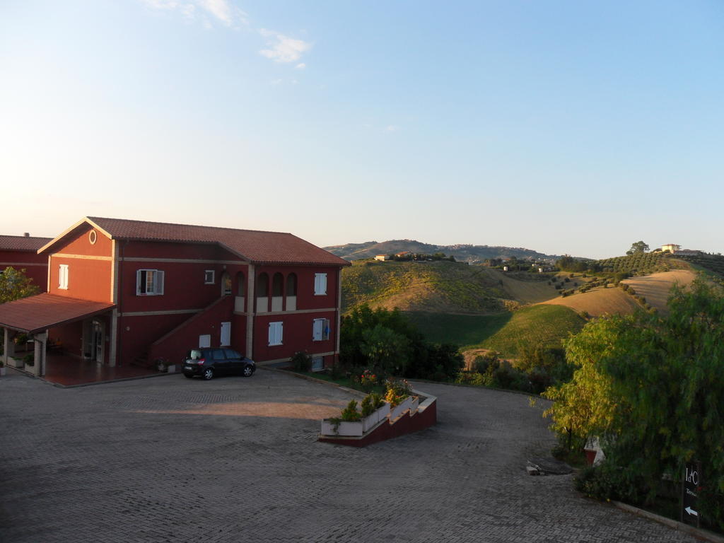 Fattoria Cerreto Hotell Mosciano SantʼAngelo Exteriör bild
