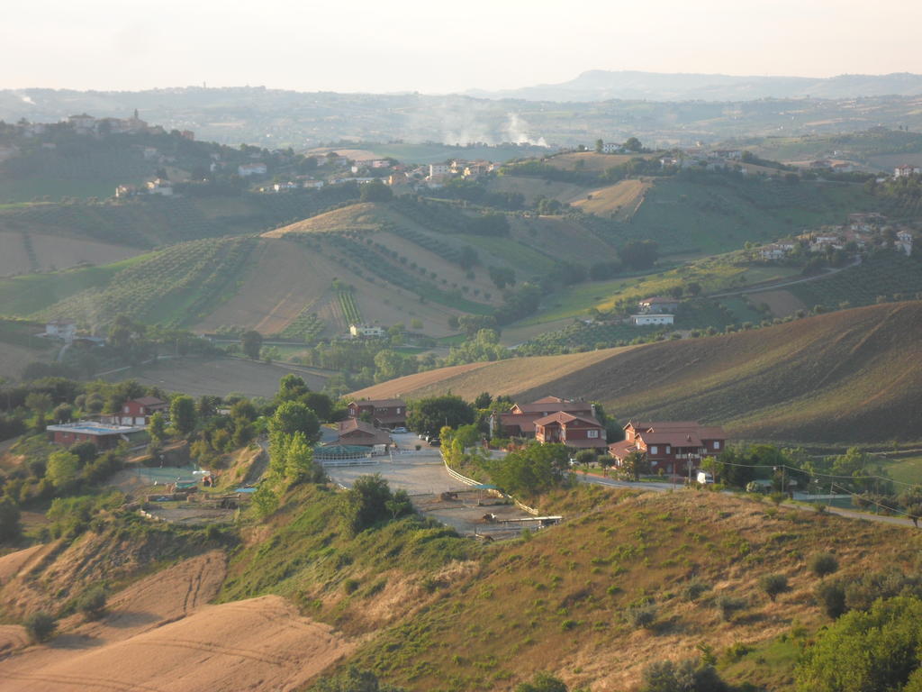 Fattoria Cerreto Hotell Mosciano SantʼAngelo Exteriör bild