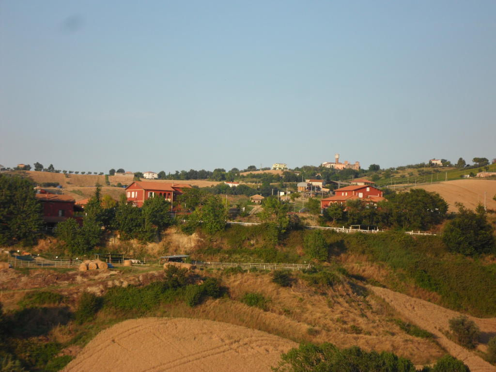 Fattoria Cerreto Hotell Mosciano SantʼAngelo Exteriör bild