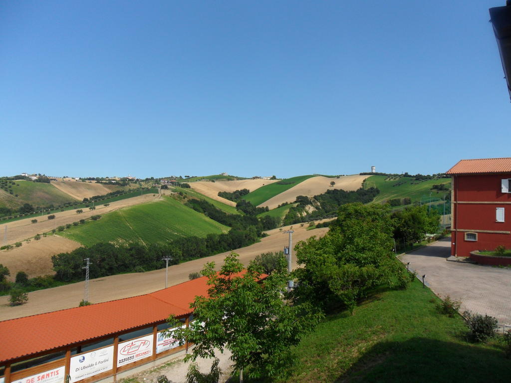 Fattoria Cerreto Hotell Mosciano SantʼAngelo Exteriör bild