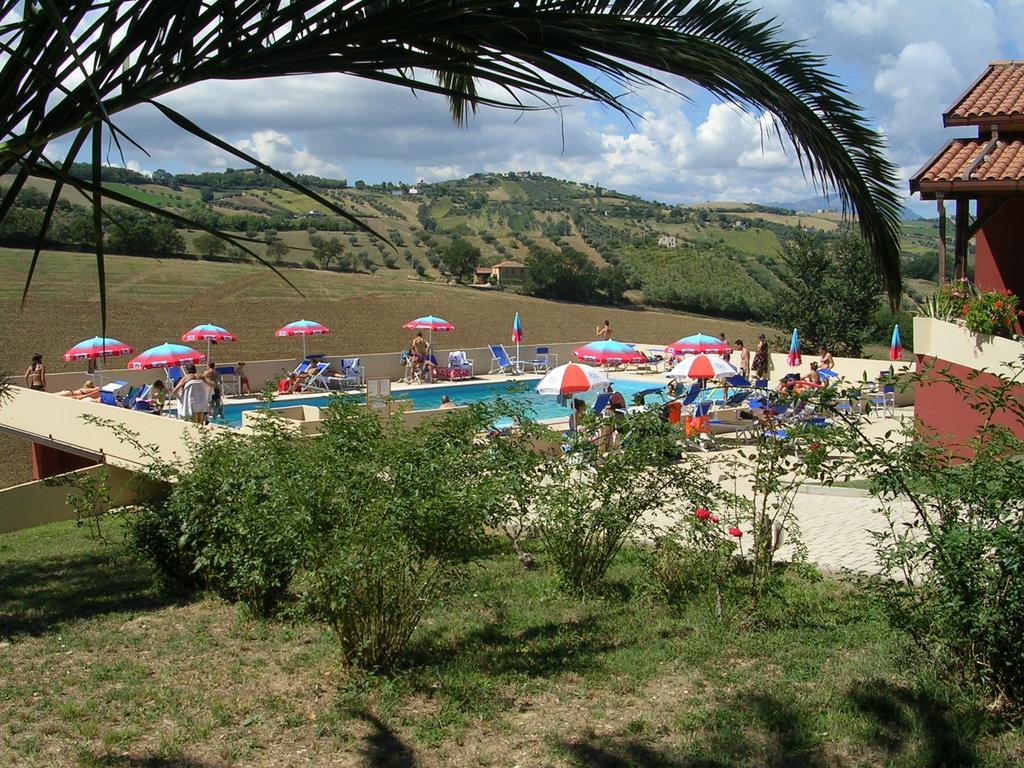 Fattoria Cerreto Hotell Mosciano SantʼAngelo Exteriör bild